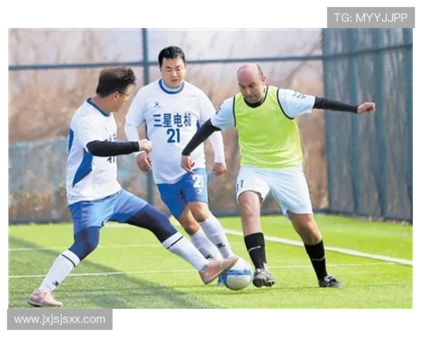 安哥拉与中国红队激战正酣展现足球魅力与团队精神的巅峰对决